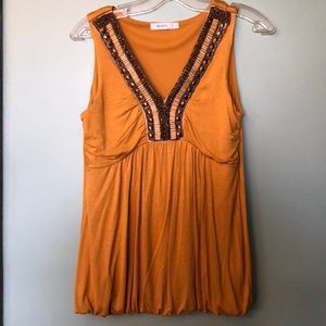 🌼Sleeveless Accent Top🌼